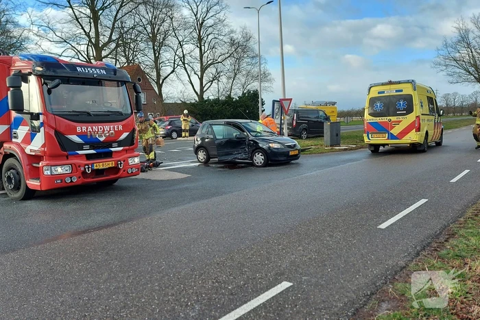 Botsing tussen twee voertuigen op kruising