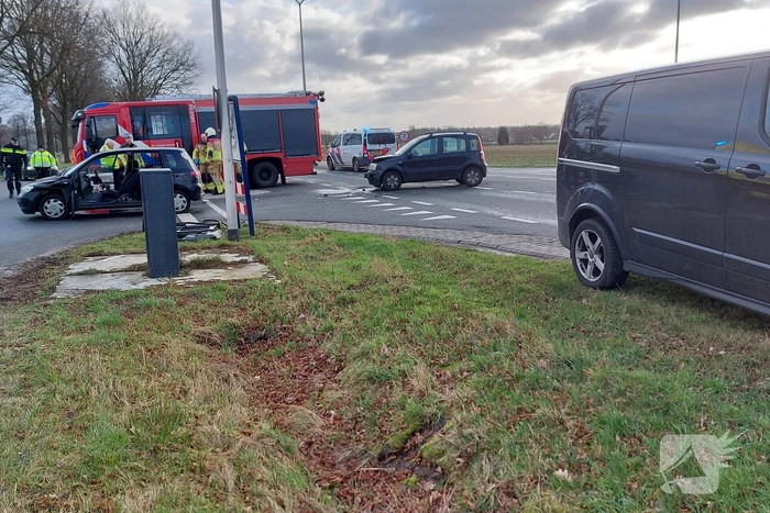Botsing tussen twee voertuigen op kruising