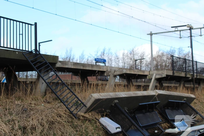 Treinperron deels ingestort