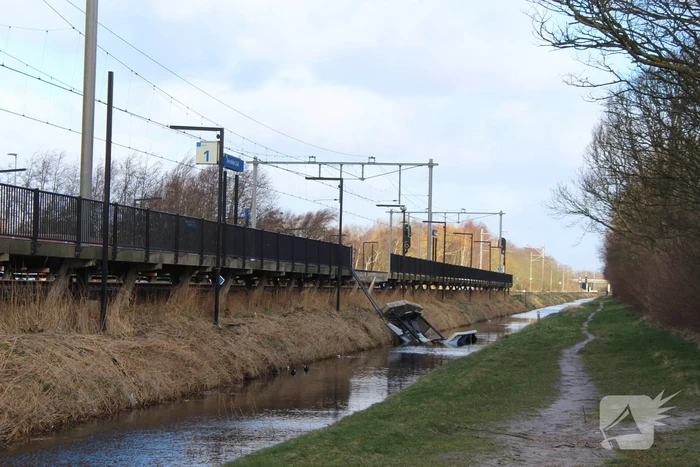 Treinperron deels ingestort