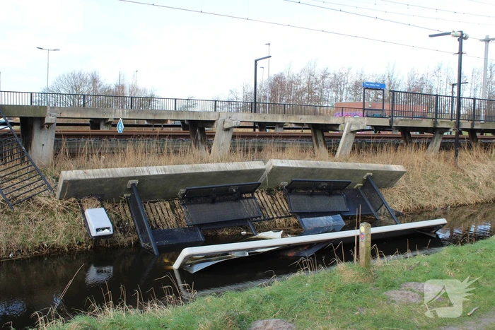 Treinperron deels ingestort