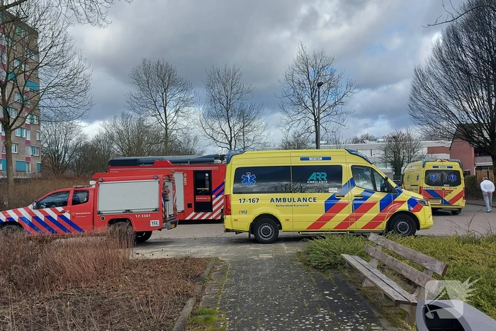 Brandweer blust forse brand in woning