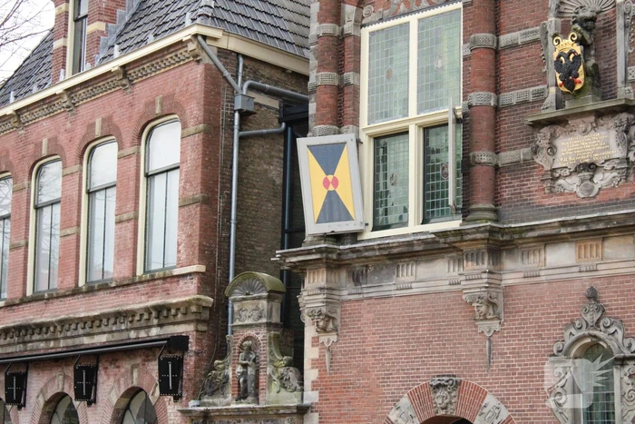 Stormschade aan pas verbouwd stadhuis
