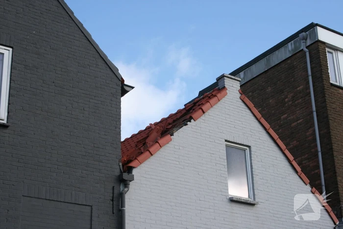 Brandweer ingezet voor stormschades in winkelgebied