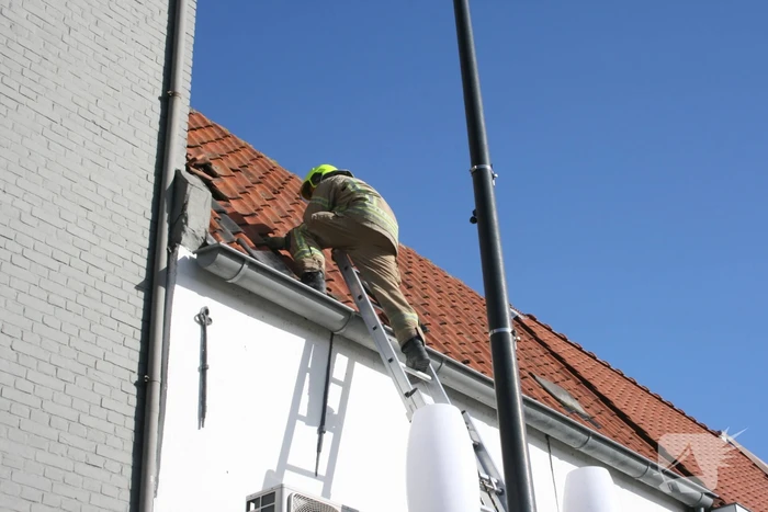 Brandweer ingezet voor stormschades in winkelgebied