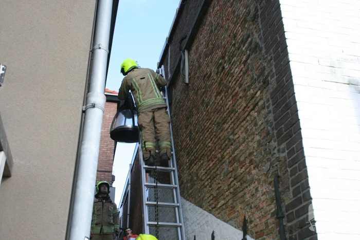 Brandweer ingezet voor stormschades in winkelgebied