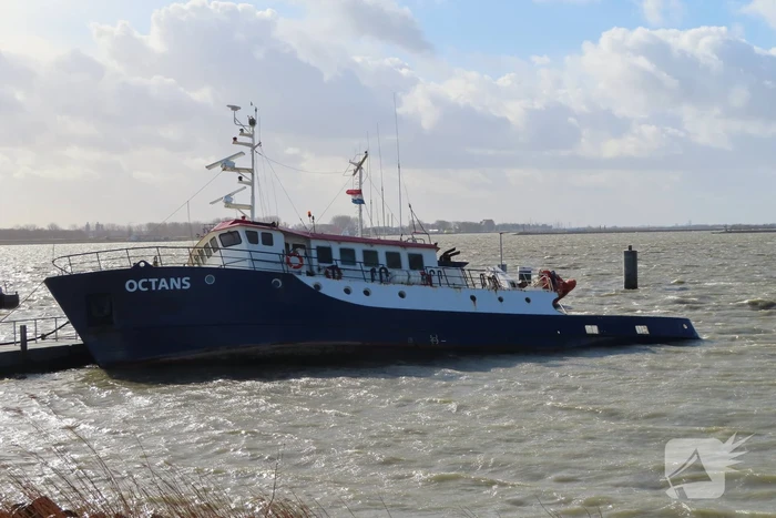 Schip losgeslagen door storm