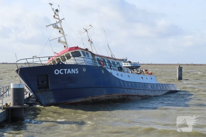 Schip losgeslagen door storm