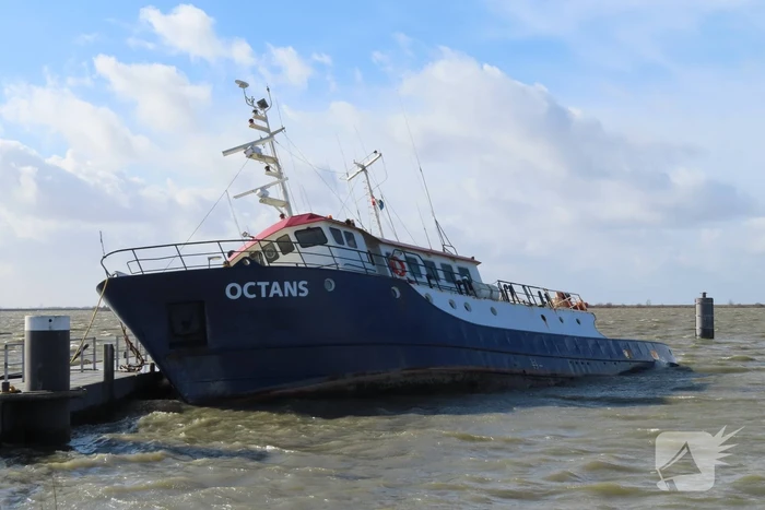 Schip losgeslagen door storm