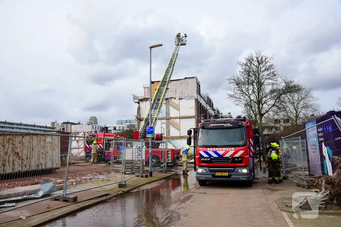 Flinke rookontwikkeling vanwege brand in slooppand