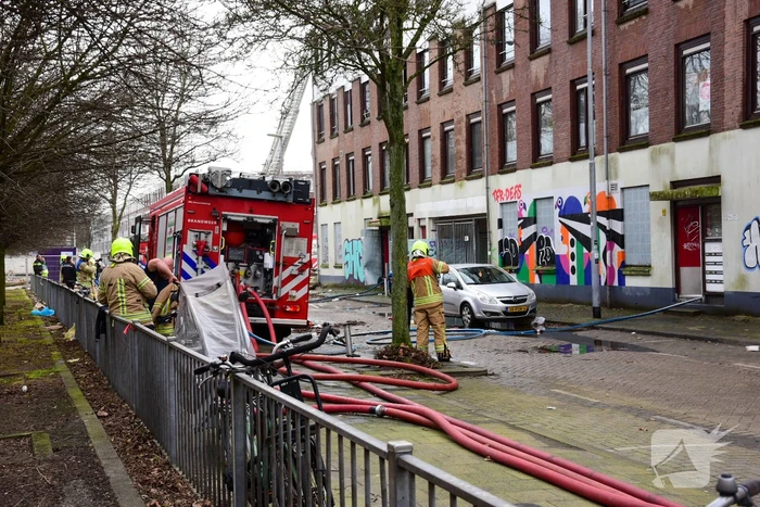 Flinke rookontwikkeling vanwege brand in slooppand