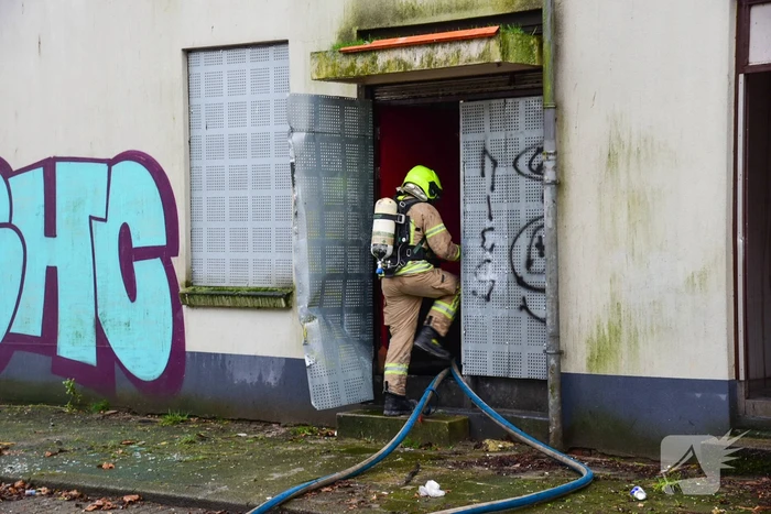 Flinke rookontwikkeling vanwege brand in slooppand