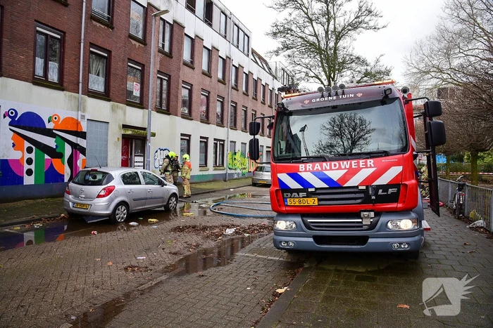 Flinke rookontwikkeling vanwege brand in slooppand