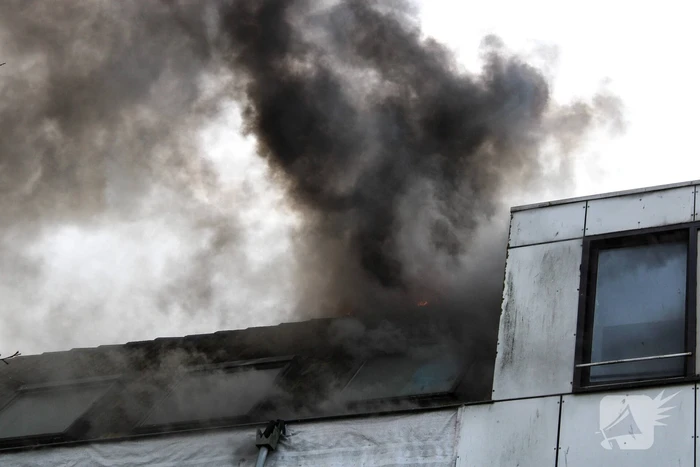 Flinke rookontwikkeling vanwege brand in slooppand