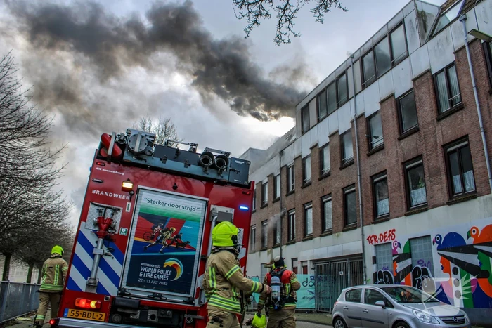 Flinke rookontwikkeling vanwege brand in slooppand