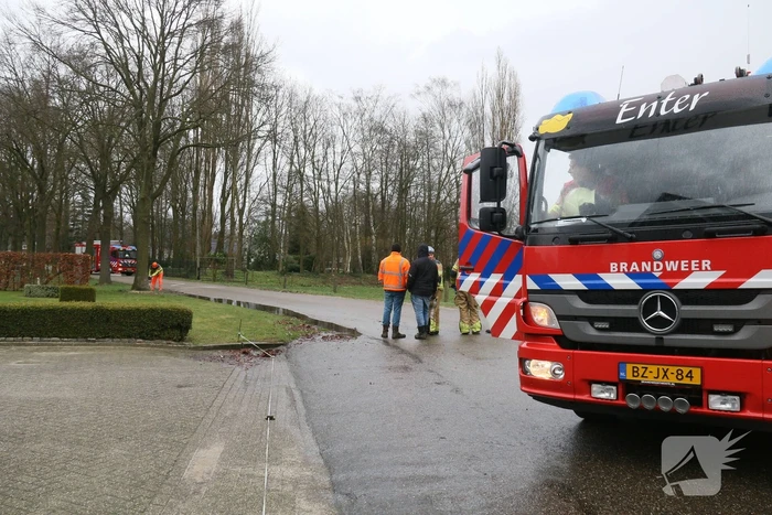 Boom veroorzaakt waterlekkage