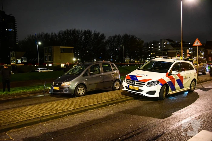 Maaltijdbezorger met fiets aangereden