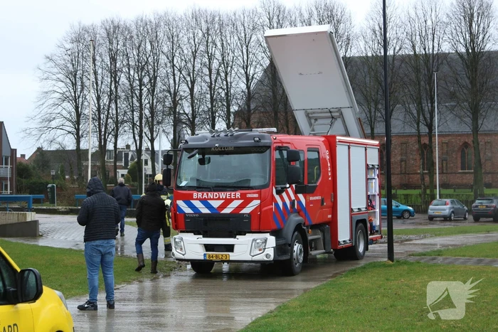 Delen van dak Sporthal Van der Bijha kom los