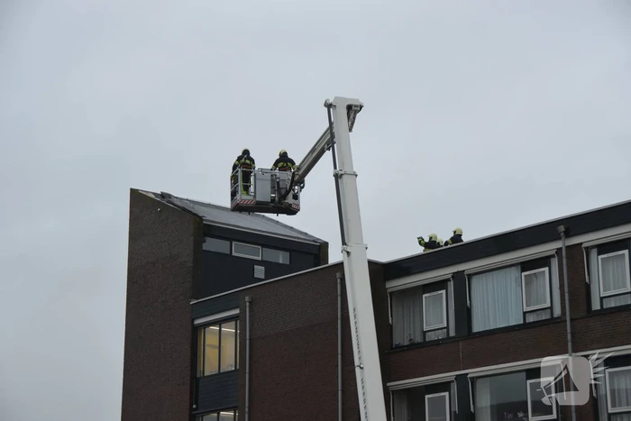 Dakleer waait los van liftschacht