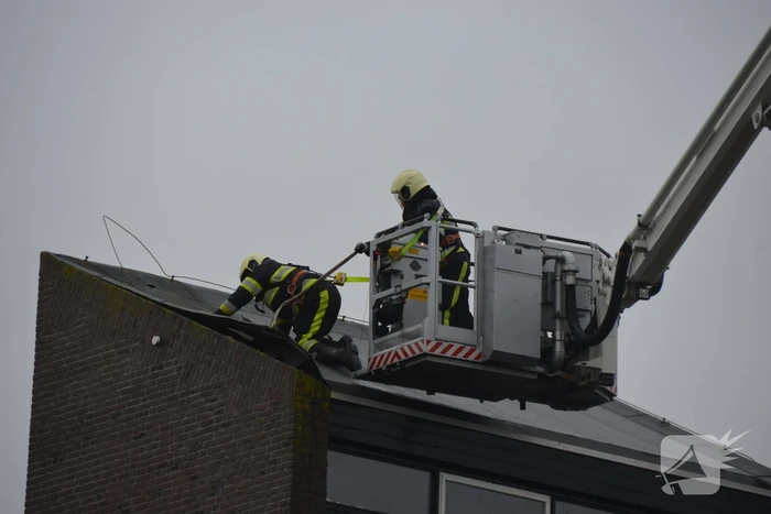 Dakleer waait los van liftschacht