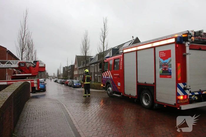 Dakbedekking van woning waait los