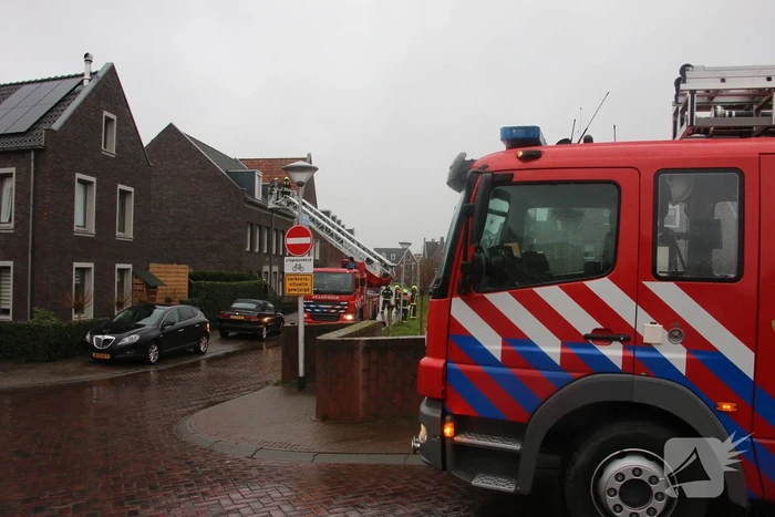 Dakbedekking van woning waait los