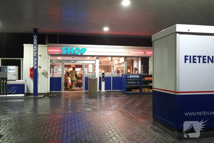 Platen tankstation waaien los door storm Franklin