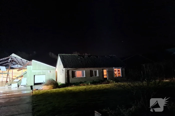 Deel van schuur weggewaaid door windhoos