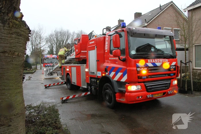 Brand in schoorsteen van woning