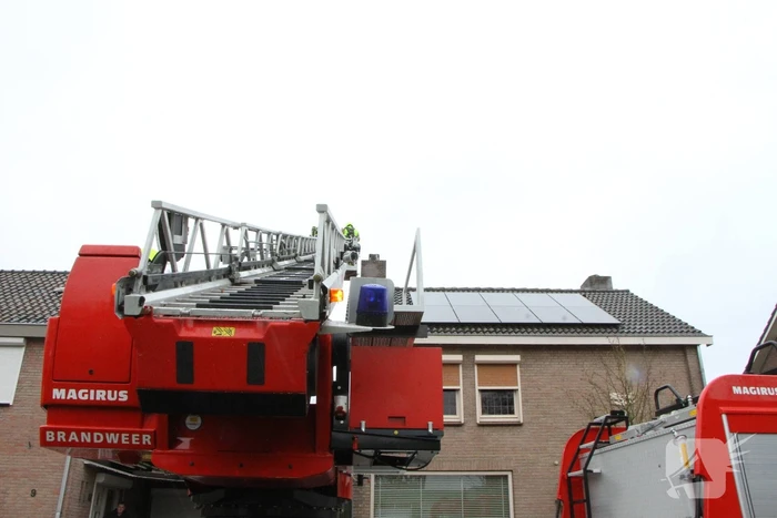 Brand in schoorsteen van woning