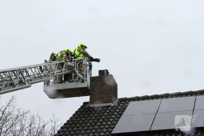 Brand in schoorsteen van woning