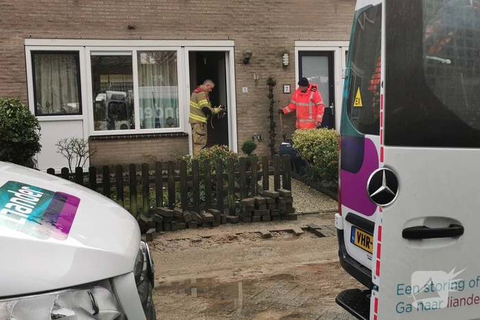 Brandweer verricht metingen na melding gaslek