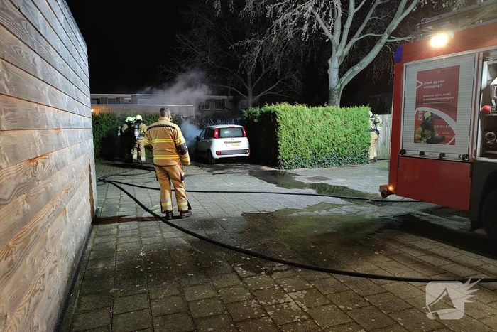 Rookontwikkeling vanwege brand in personenauto