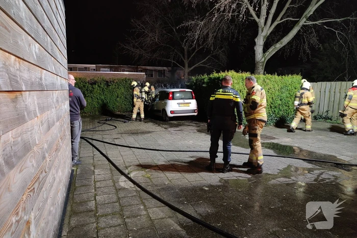 Rookontwikkeling vanwege brand in personenauto