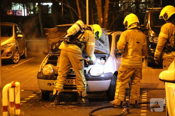 Brandweer verricht controle na brand in voertuig