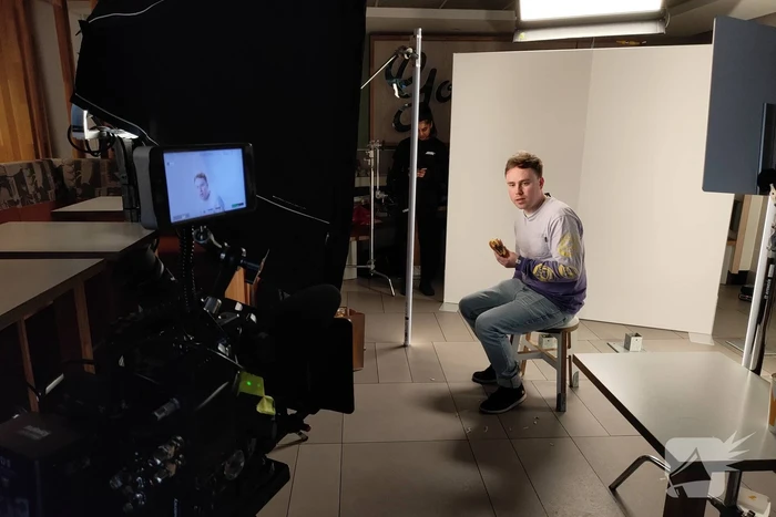 Opnames snackinfluencer Eke Bosman van McDonalds palindroomburger 22022022