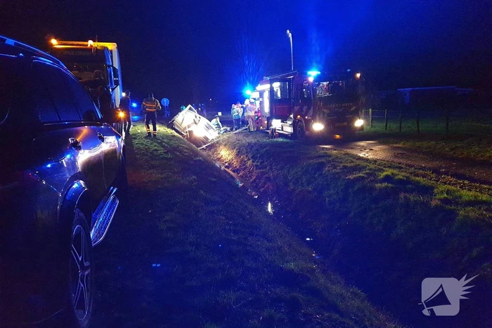 Ernstig ongeval tussen vrachtwagen en bestelbus