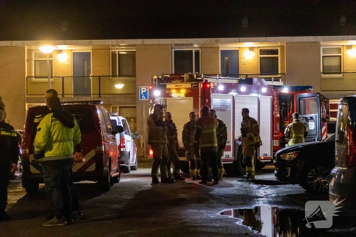 Bewoner ademt rook in bij woningbrand
