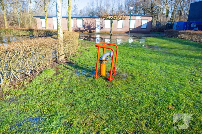 Velden Sportcomplex Buiningpark onder water door lekkende brandkraan