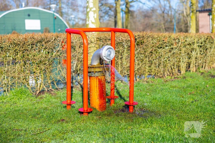 Velden Sportcomplex Buiningpark onder water door lekkende brandkraan