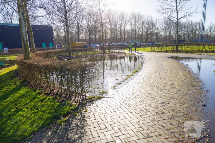 Velden Sportcomplex Buiningpark onder water door lekkende brandkraan