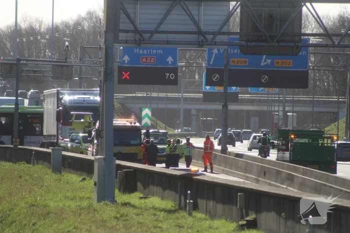 Velsertunnel dicht door botsing met vier voertuigen