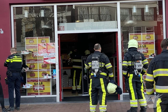 Brandweer controleert winkel na brandmelding