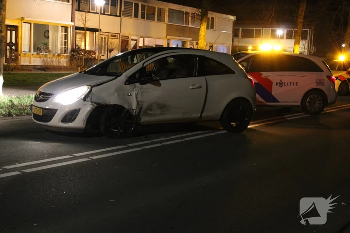 Schade na ongeval tussen twee auto's