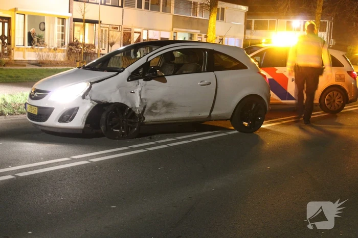 Schade na ongeval tussen twee auto's