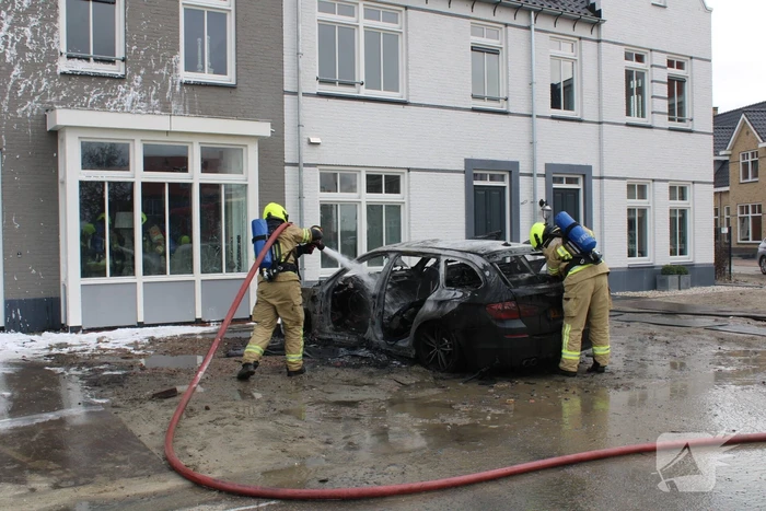 Woning beschadigd door autobrand