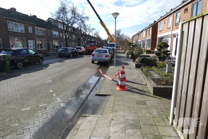 Kraan zorgt voor waterleidingbreuk