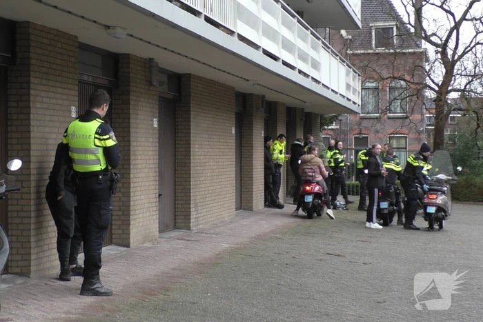 Politie houdt voertuigencontrole op pakeerplaats