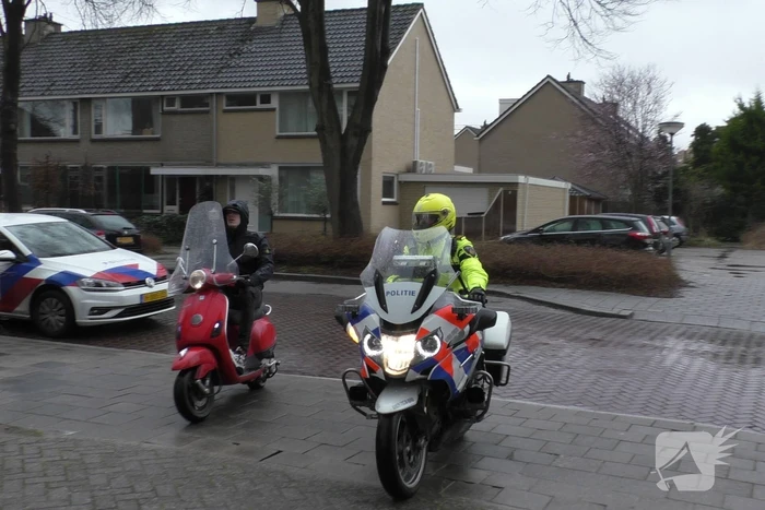 Politie houdt voertuigencontrole op pakeerplaats