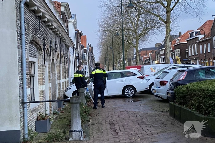 Bestuurder verliest macht over voertuig en botst tegen gebouw
